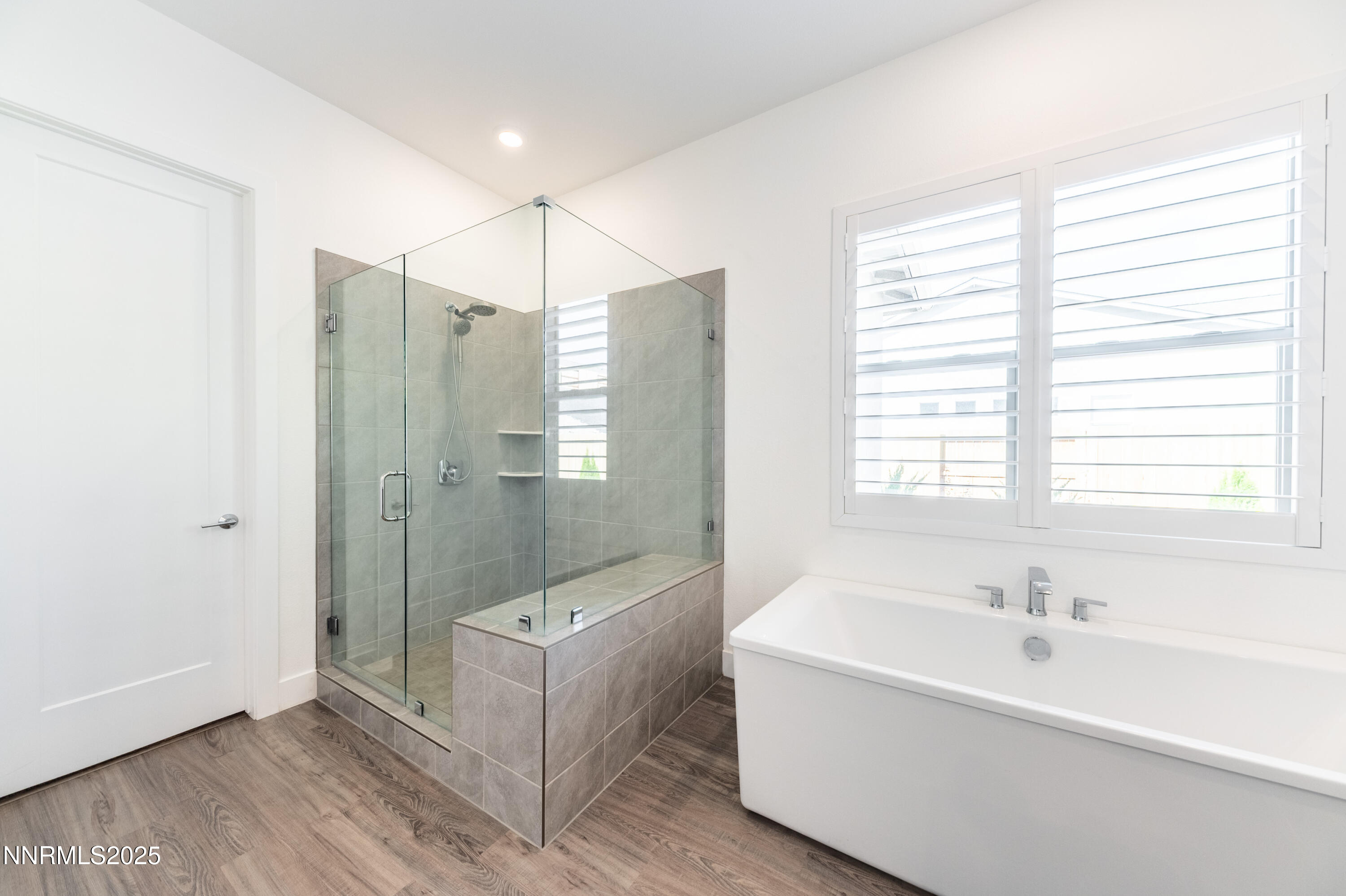 11640 Crosby Rnch Drive Sparks, NV 89441 - Photo 13 of 21 a bathroom with a bathtub and a shower