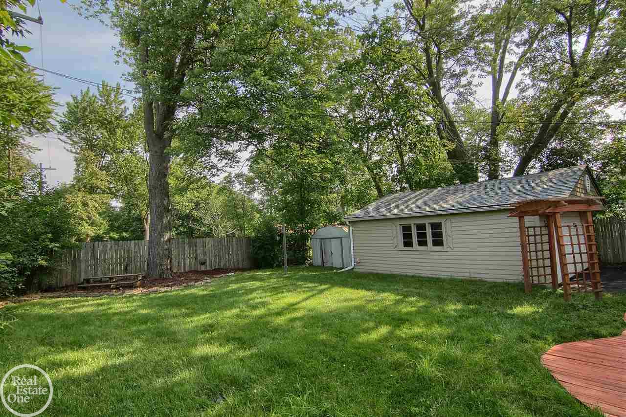 4212 West Webster Road Royal Oak, MI 48073 - Photo 7 of 32 31389649-6.JPG
