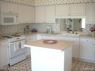 815 Garnet Court, Unit 47 Rochester, MI 48306 - Photo 5 of 17 Garnetkitchen