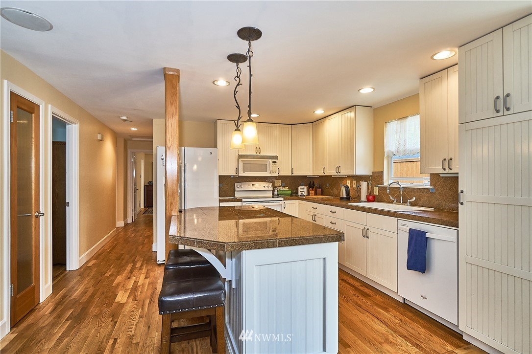 3903 Meadow Avenue North Renton, WA 98056 - Photo 4 of 18 Gallery Image 4