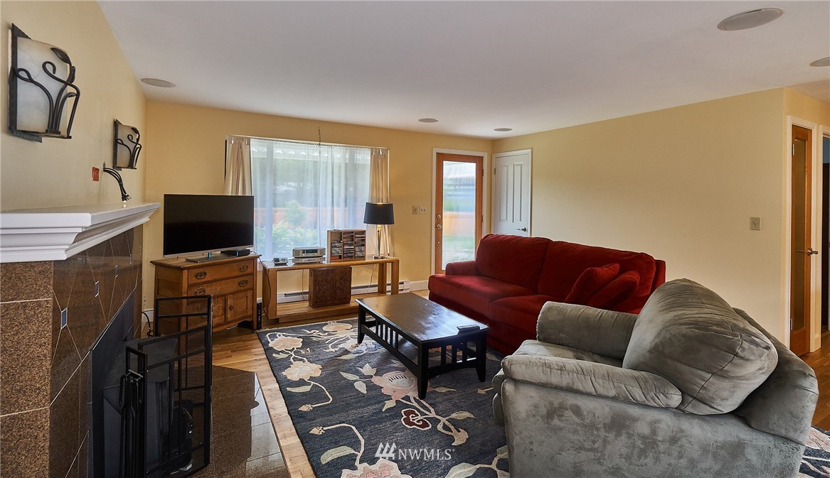 3903 Meadow Avenue North Renton, WA 98056 - Photo 9 of 18 Gallery Image 9