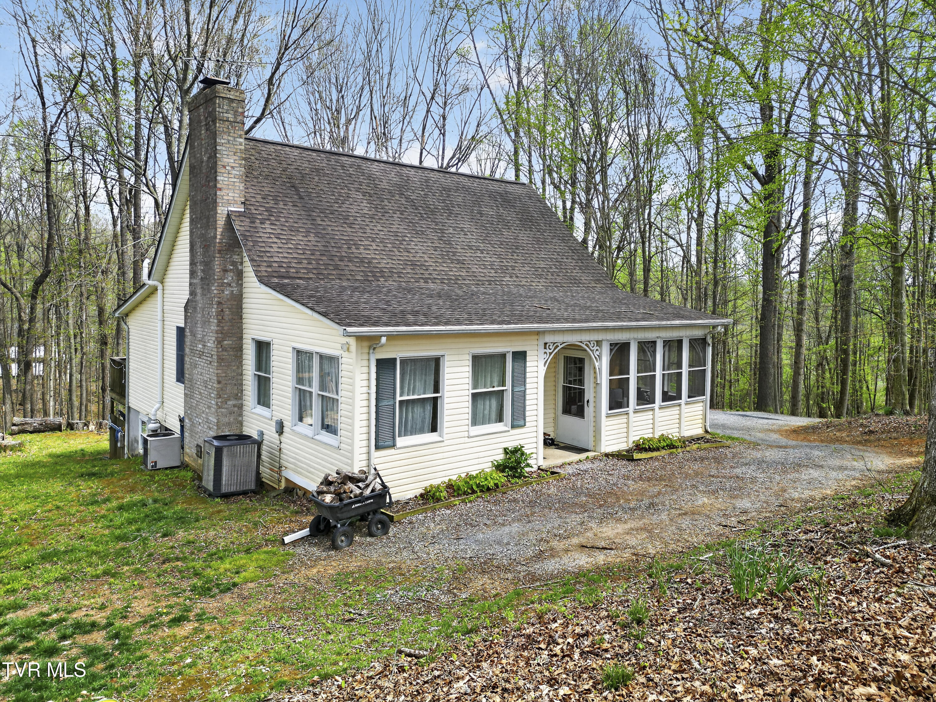 12034 Waterhouse Lane Meadowview, VA 24361 - Photo 3 of 42 12034-Waterhouse-Ln-Meadowview-VA Matt-S