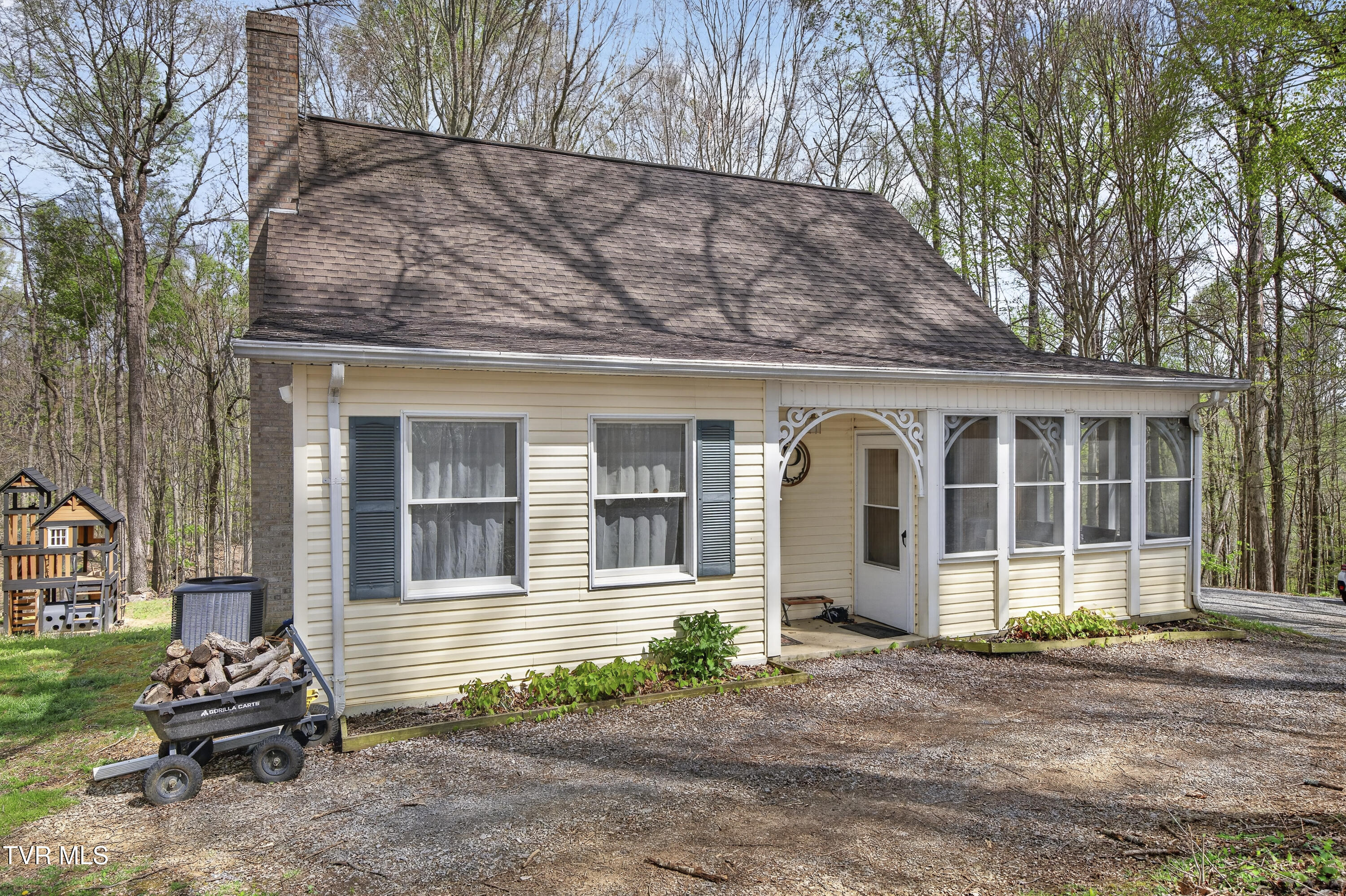 12034 Waterhouse Lane Meadowview, VA 24361 - Photo 8 of 42 12034-Waterhouse-Ln-Meadowview-VA Matt-S