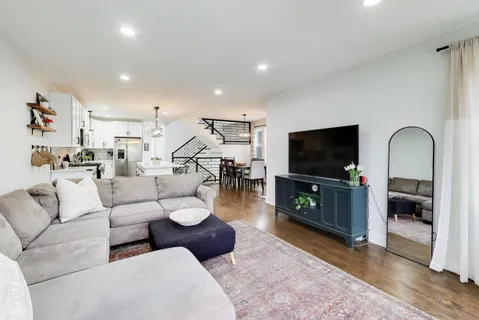 $674,000 | 5623 West Berenice Avenue, Chicago, IL 60634