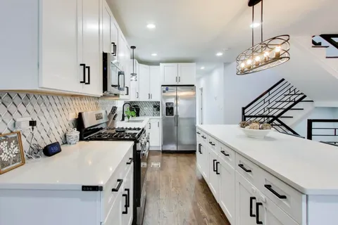 $674,000 | 5623 West Berenice Avenue, Chicago, IL 60634