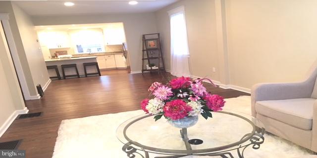 304 Sassafras Road Essex, MD 21221 - Photo 7 of 24 Living Room
