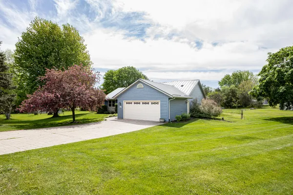 $595,000 | S32W31809 Squire Court, Genesee, WI 53189