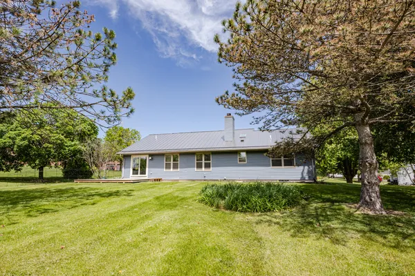 $595,000 | S32W31809 Squire Court, Genesee, WI 53189