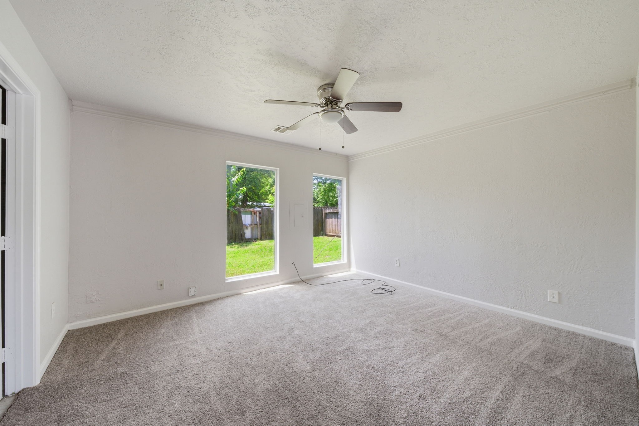 1102 Johnson Street Pasadena, TX 77506 - Photo 8 of 15 an empty room with ceiling fan and window