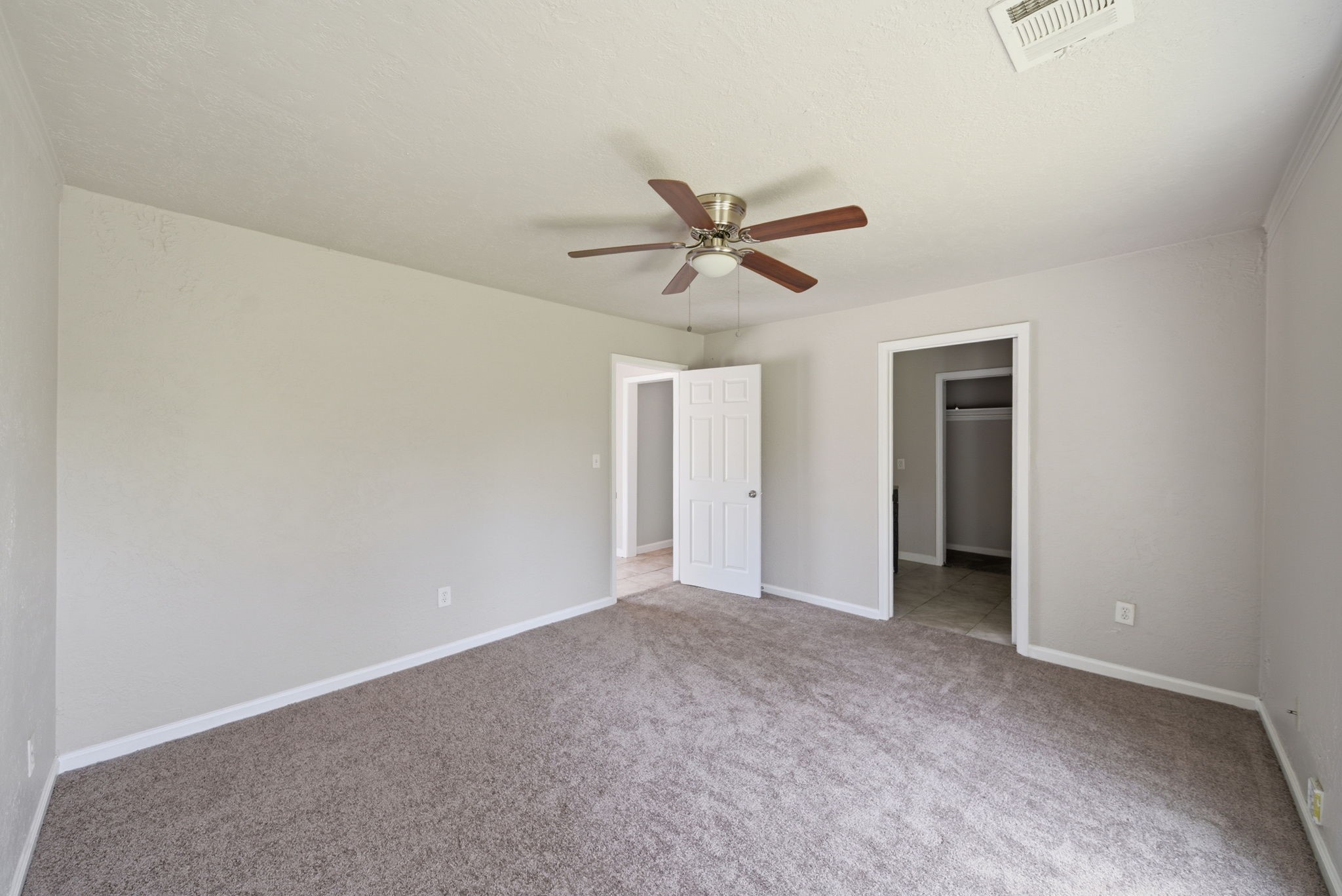 1102 Johnson Street Pasadena, TX 77506 - Photo 9 of 15 a view of an empty room