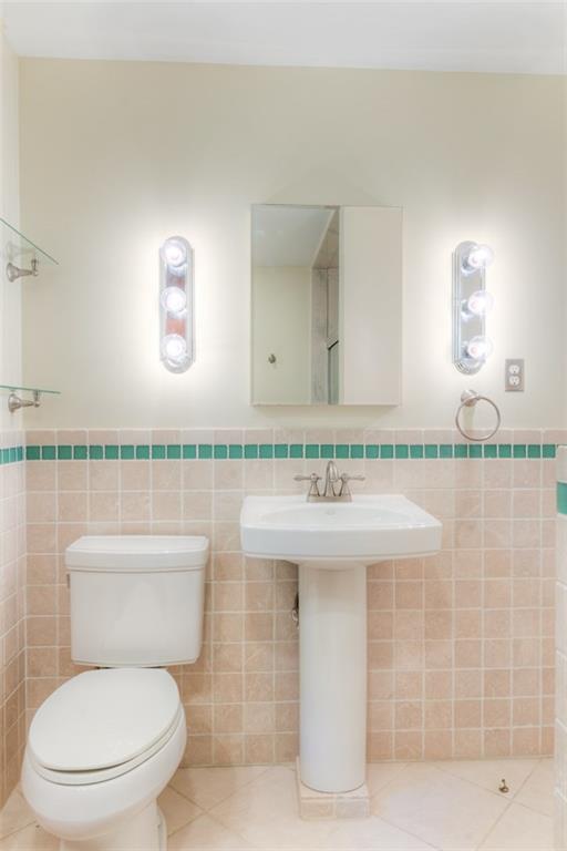 115 Byron Road Pittsburgh, PA 15237 - Photo 14 of 23 The full bath is beautifully appointed with wall tile accented in green Turkish glass.