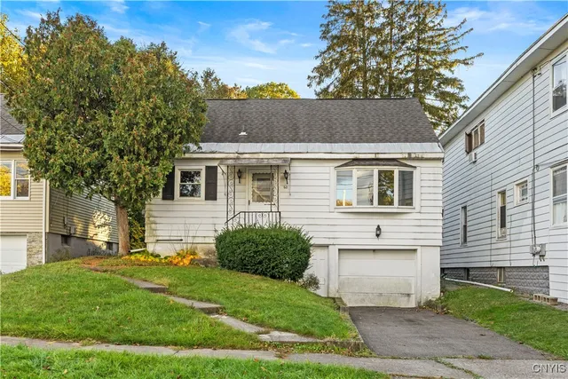 $2,100 | 60 Leslie Avenue, Utica, NY 13501
