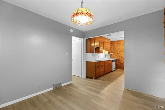 $2,100 | 60 Leslie Avenue, Utica, NY 13501