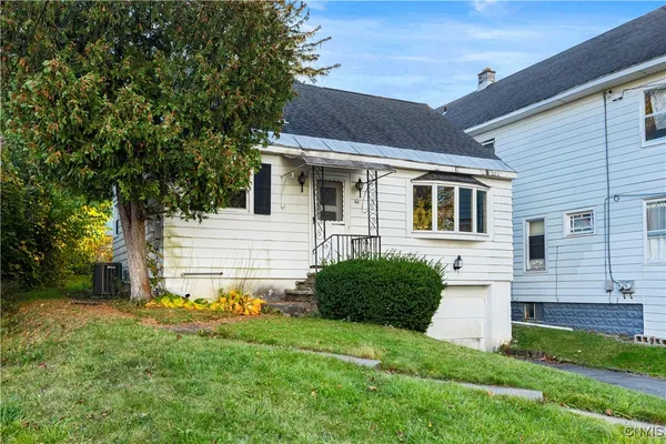 $2,100 | 60 Leslie Avenue, Utica, NY 13501