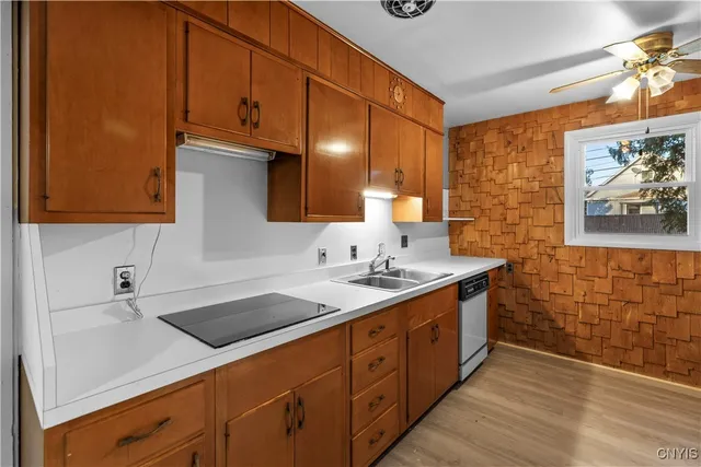 $2,100 | 60 Leslie Avenue, Utica, NY 13501