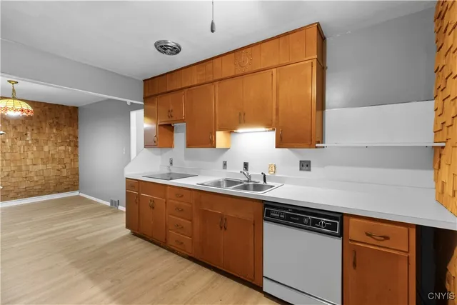 $2,100 | 60 Leslie Avenue, Utica, NY 13501