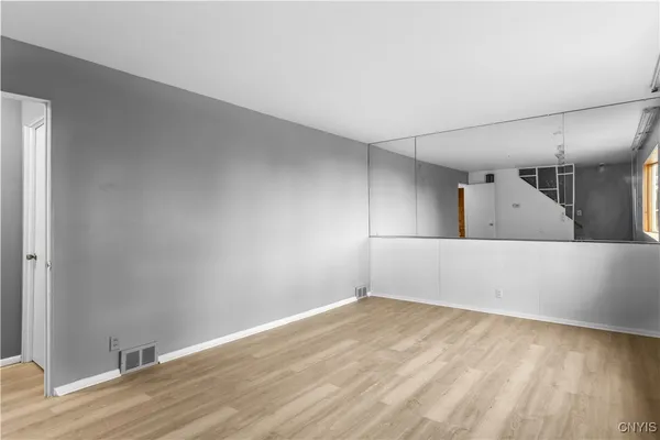 $2,100 | 60 Leslie Avenue, Utica, NY 13501