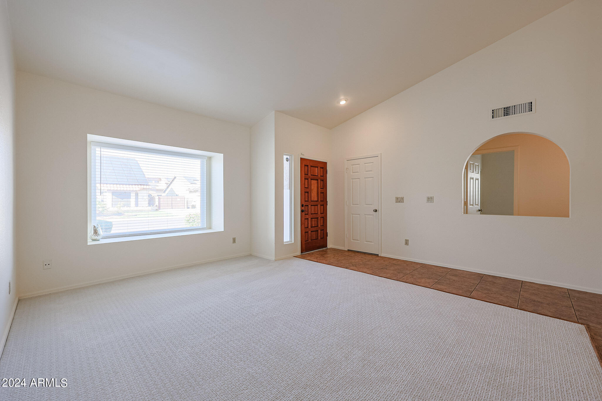 6129 West Grandview Road Glendale, AZ 85306 - Photo 3 of 27 Entry