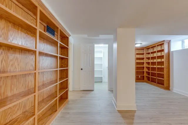 a picture of a bench in a cabinet