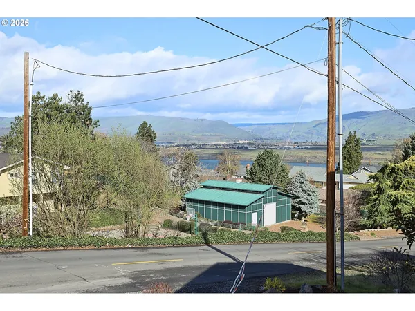 $609,000 | 1680 Morton Street, The Dalles, OR 97058