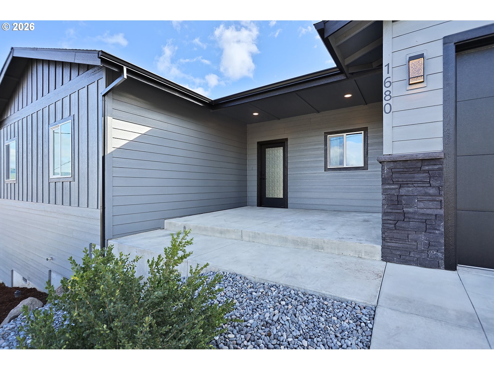1680 Morton Street The Dalles, OR 97058 - Photo 5 of 36 a view of backyard of house