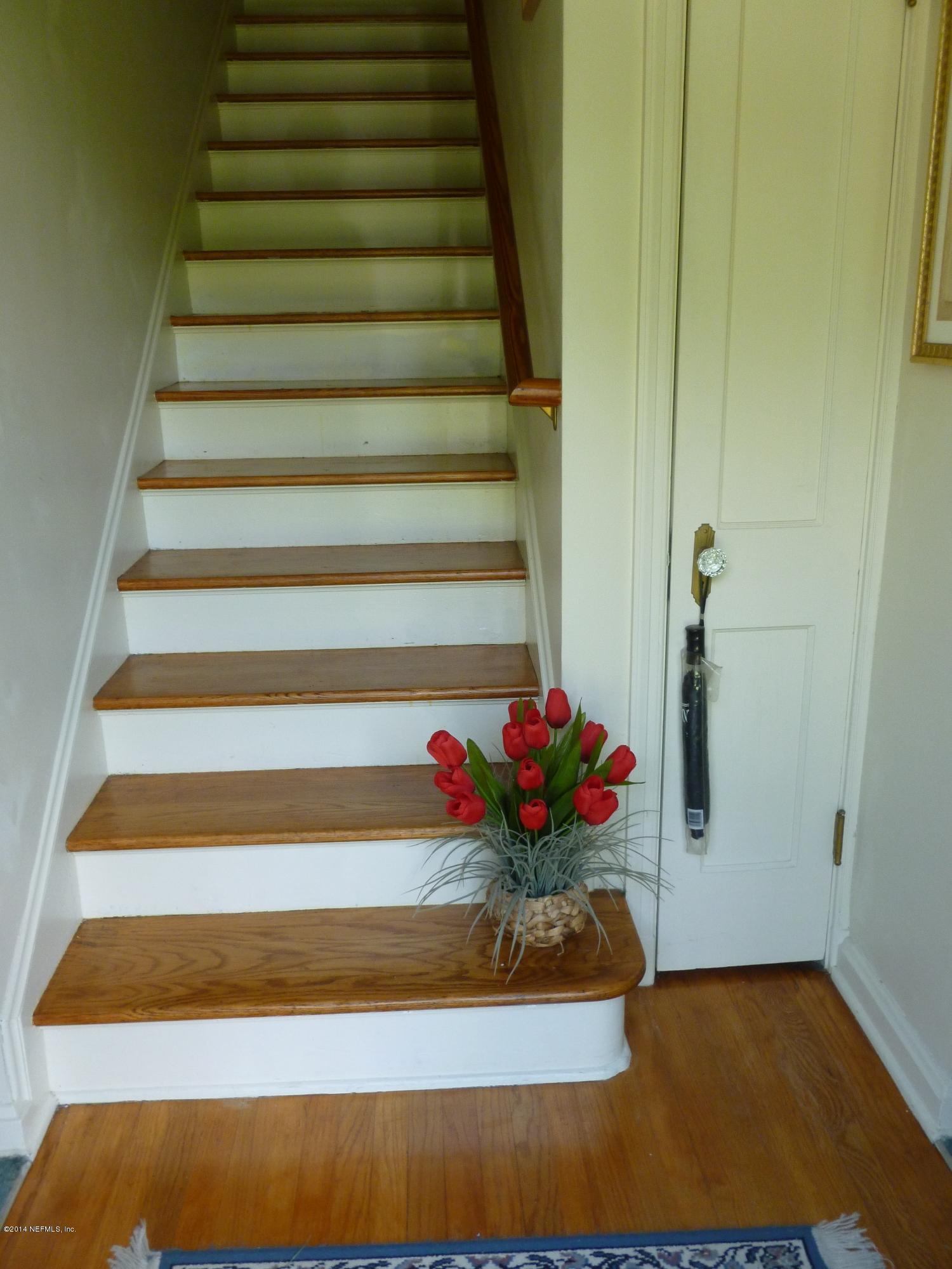 1624 Pershing Road Jacksonville, FL 32205 - Photo 13 of 34 Stairwell