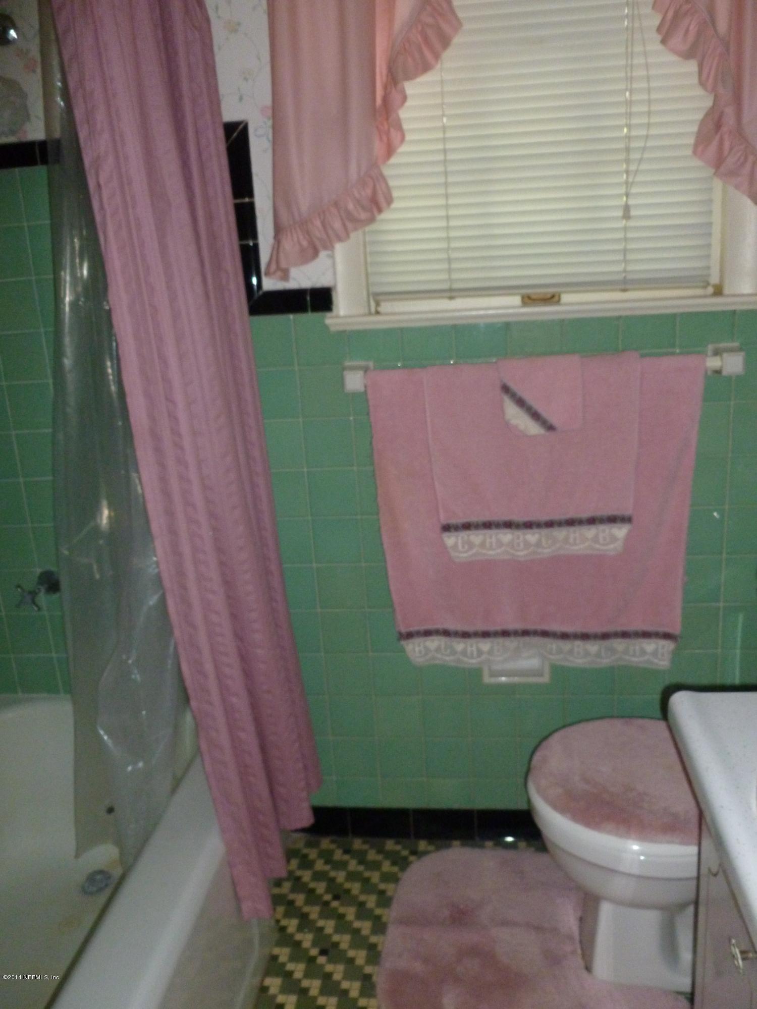 1624 Pershing Road Jacksonville, FL 32205 - Photo 20 of 34 Upstairs Bathroom