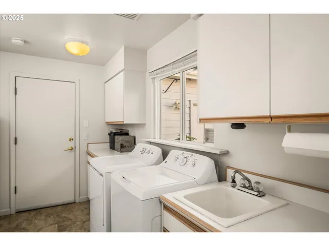 $498,000 | 370 Magnolia Drive, Creswell, OR 97426