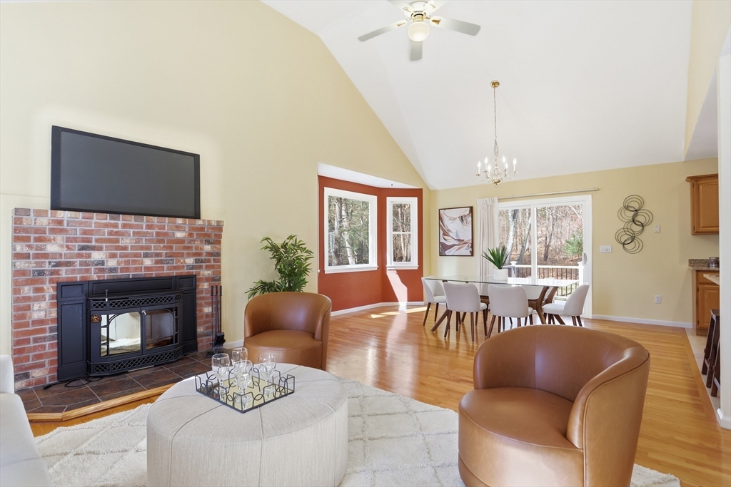 165 Rice Avenue Northborough, MA 01532 - Photo 4 of 42