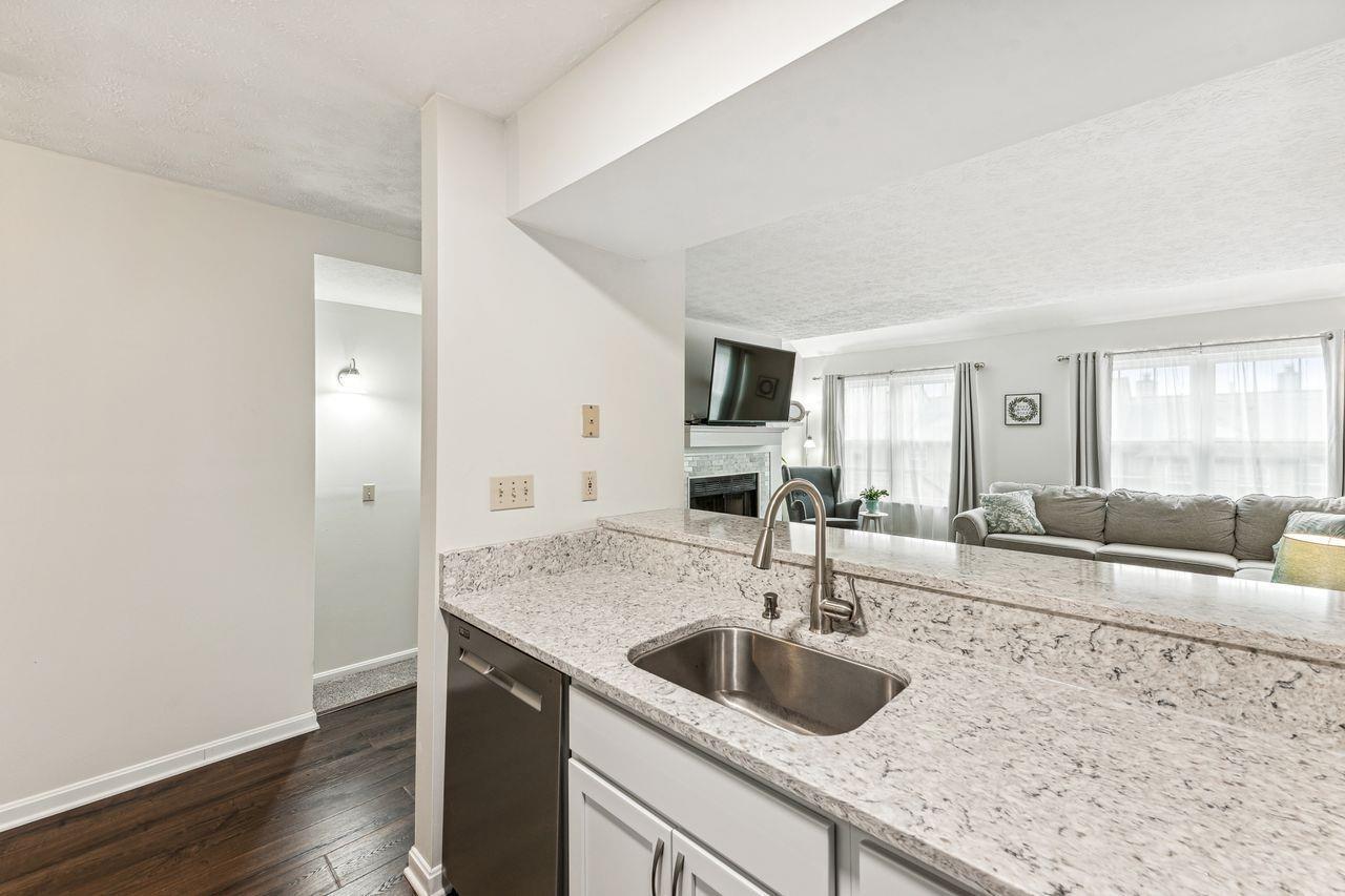 10555 Montgomery Road, Unit 61 Montgomery, OH 45242 - Photo 5 of 33