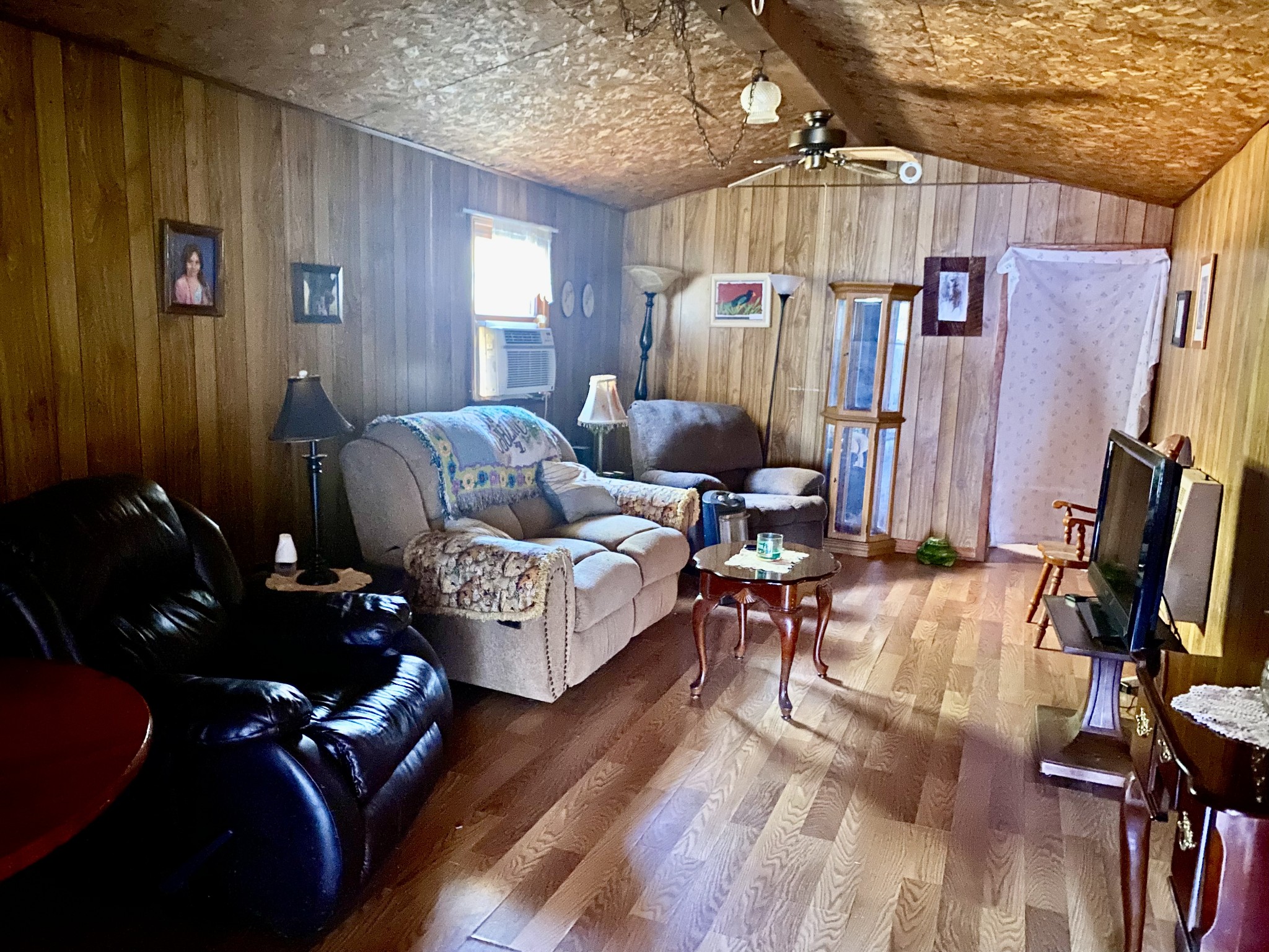 14 D Sain Road Manchester, TN 37355 - Photo 12 of 17 a living room with furniture and a flat screen tv