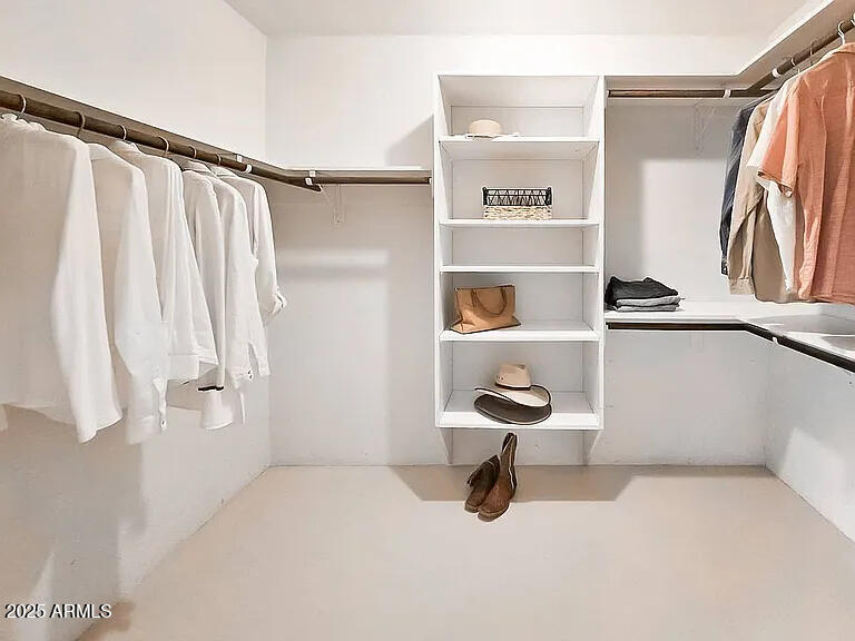 712 West Treasure Road Pearce, AZ 85625 - Photo 27 of 38 mom-closet-2