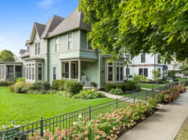 $2,500,000 | 920 Geneva Street, Lake Geneva, WI 53147