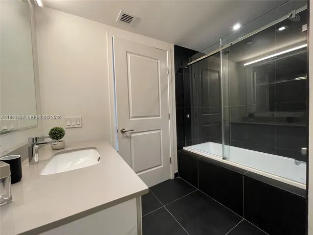 $3,540 | 1600 Northeast 1st Avenue, Unit 3215, Miami, FL 33132