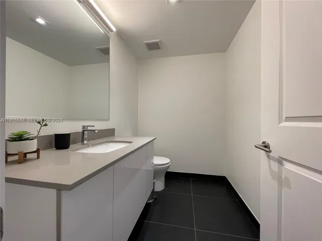 $3,540 | 1600 Northeast 1st Avenue, Unit 3215, Miami, FL 33132