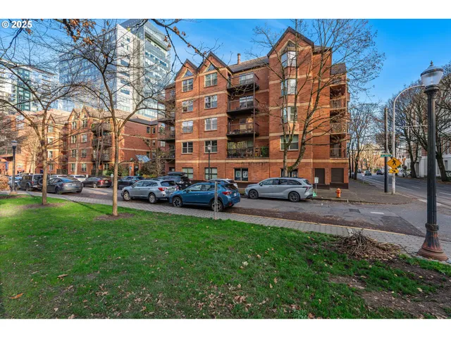 $198,500 | 1500 Southwest Park Avenue, Unit 215, Portland, OR 97201