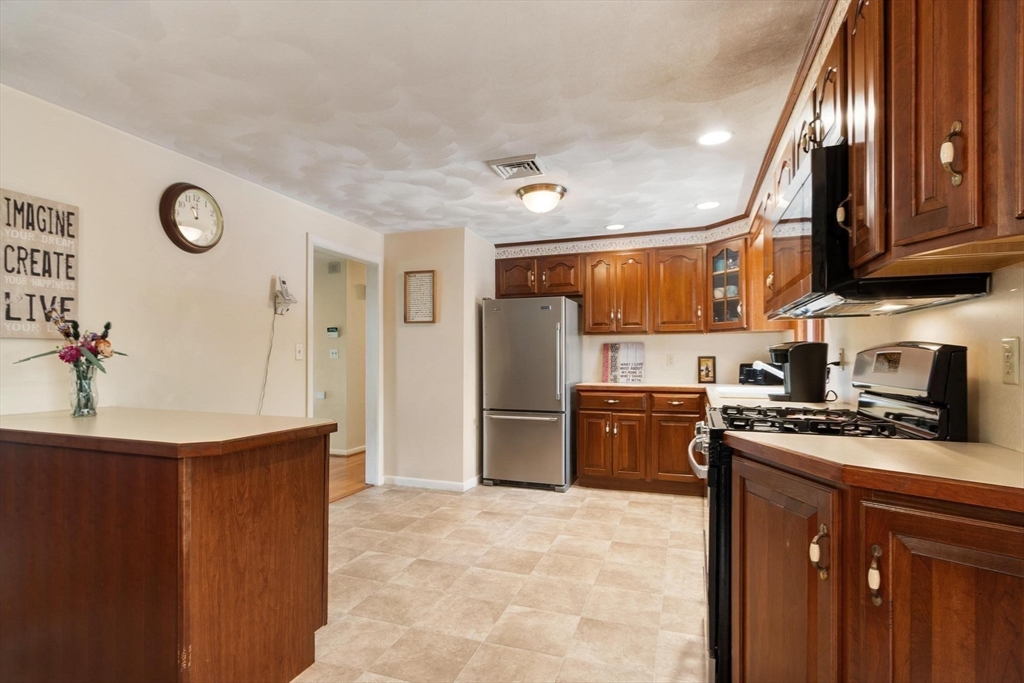 22 Northgate Road Tewksbury, MA 01876 - Photo 10 of 41 Gallery Image 10
