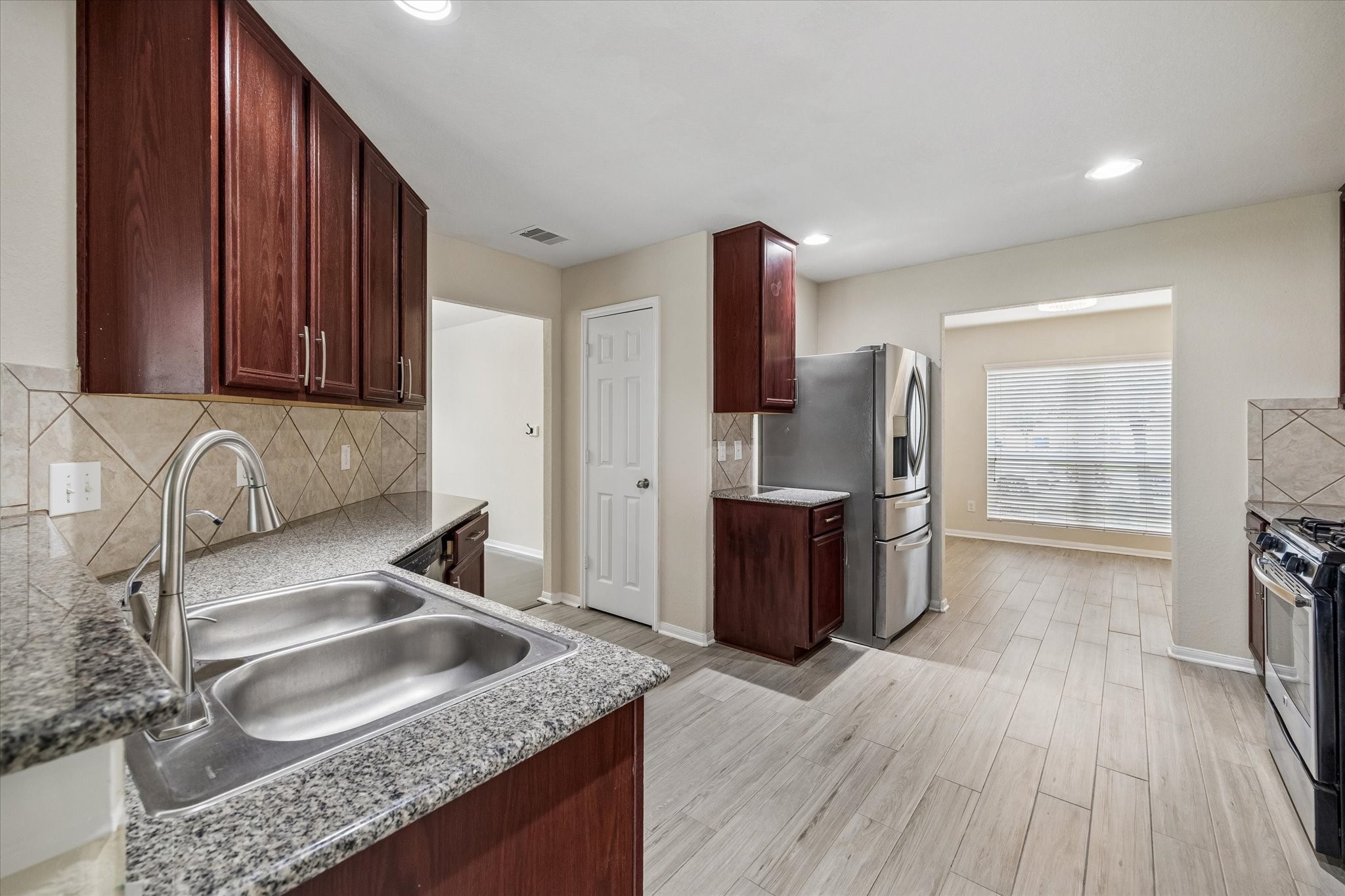 15642 South Fall Fern Circle Houston, TX 77044 - Photo 11 of 25