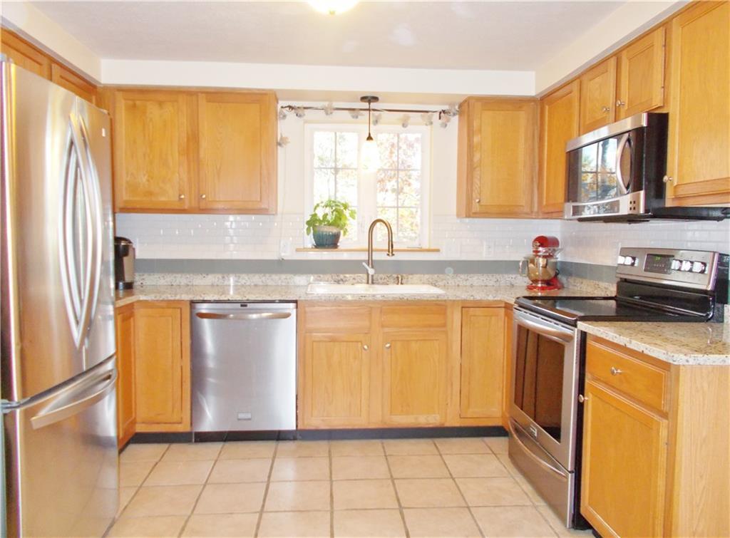 7 Buca Run Portland, ME 04103 - Photo 2 of 15 Kitchen with stainless appliances,...
