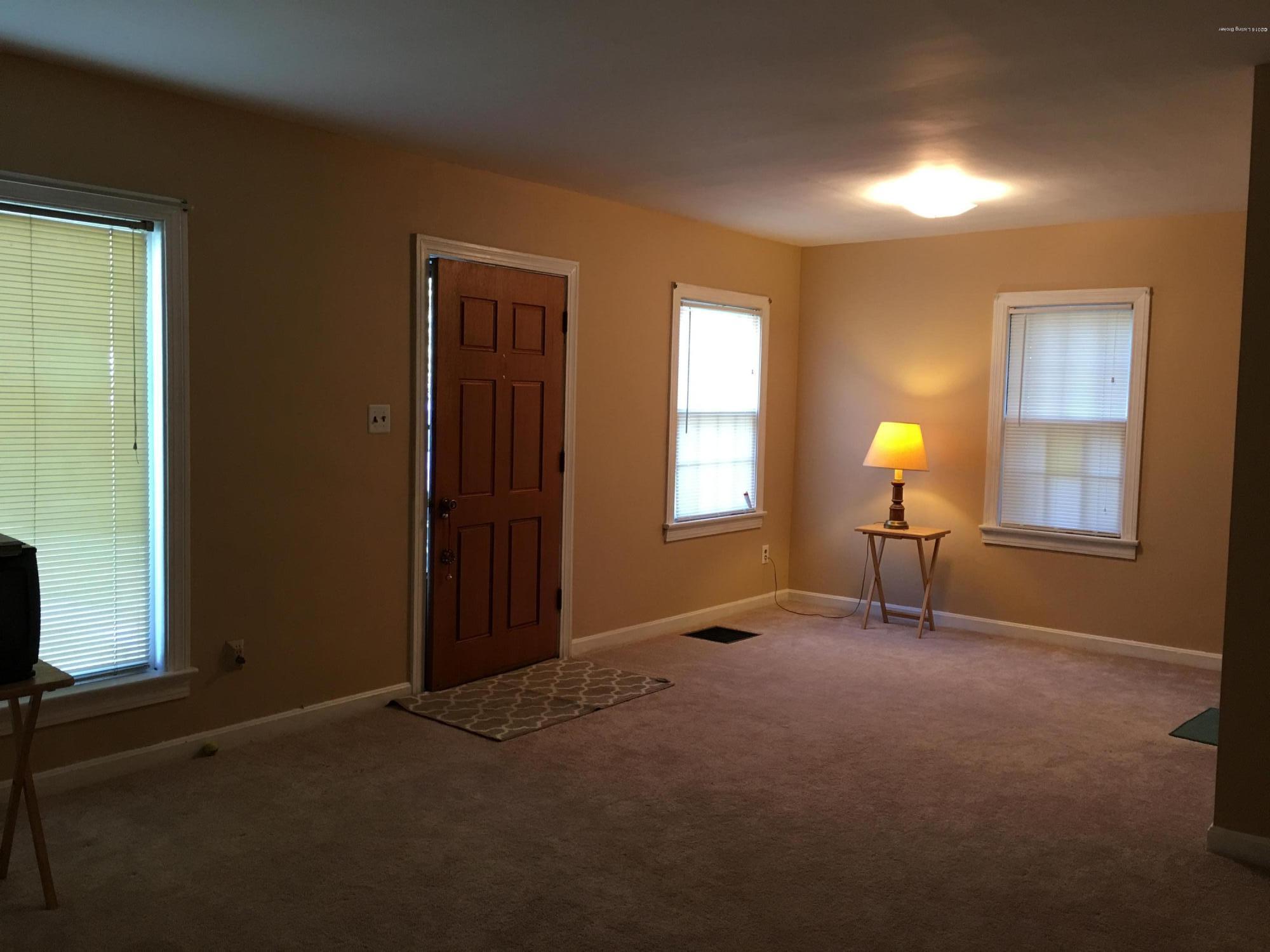 2638 Alanmede Road Louisville, KY 40205 - Photo 4 of 13 IMG_5725