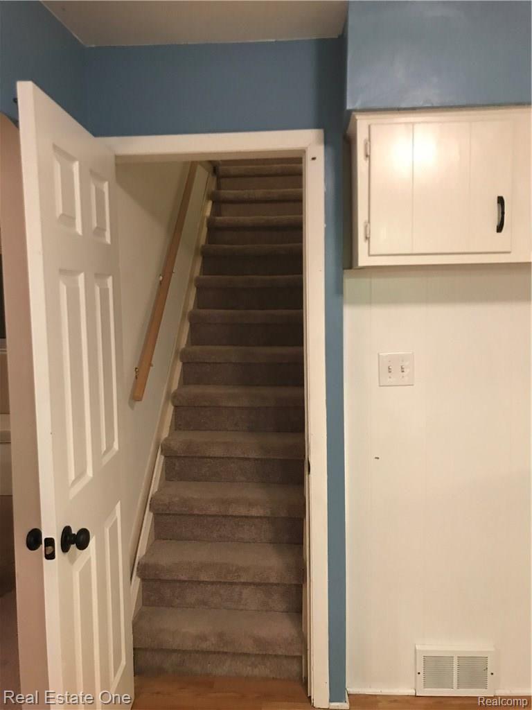 3055 Melvin Avenue Rochester, MI 48307 - Photo 12 of 21 IMG_0925.JPG