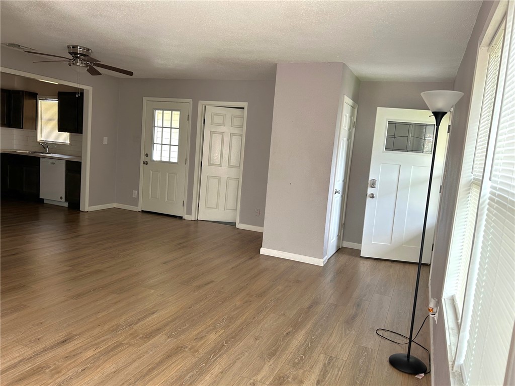 3925 Barnes Street Corpus Christi, TX 78415 - Photo 3 of 20