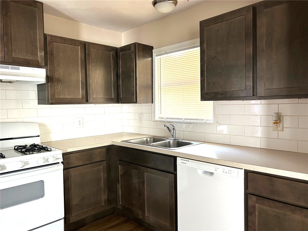 3925 Barnes Street Corpus Christi, TX 78415 - Photo 6 of 20