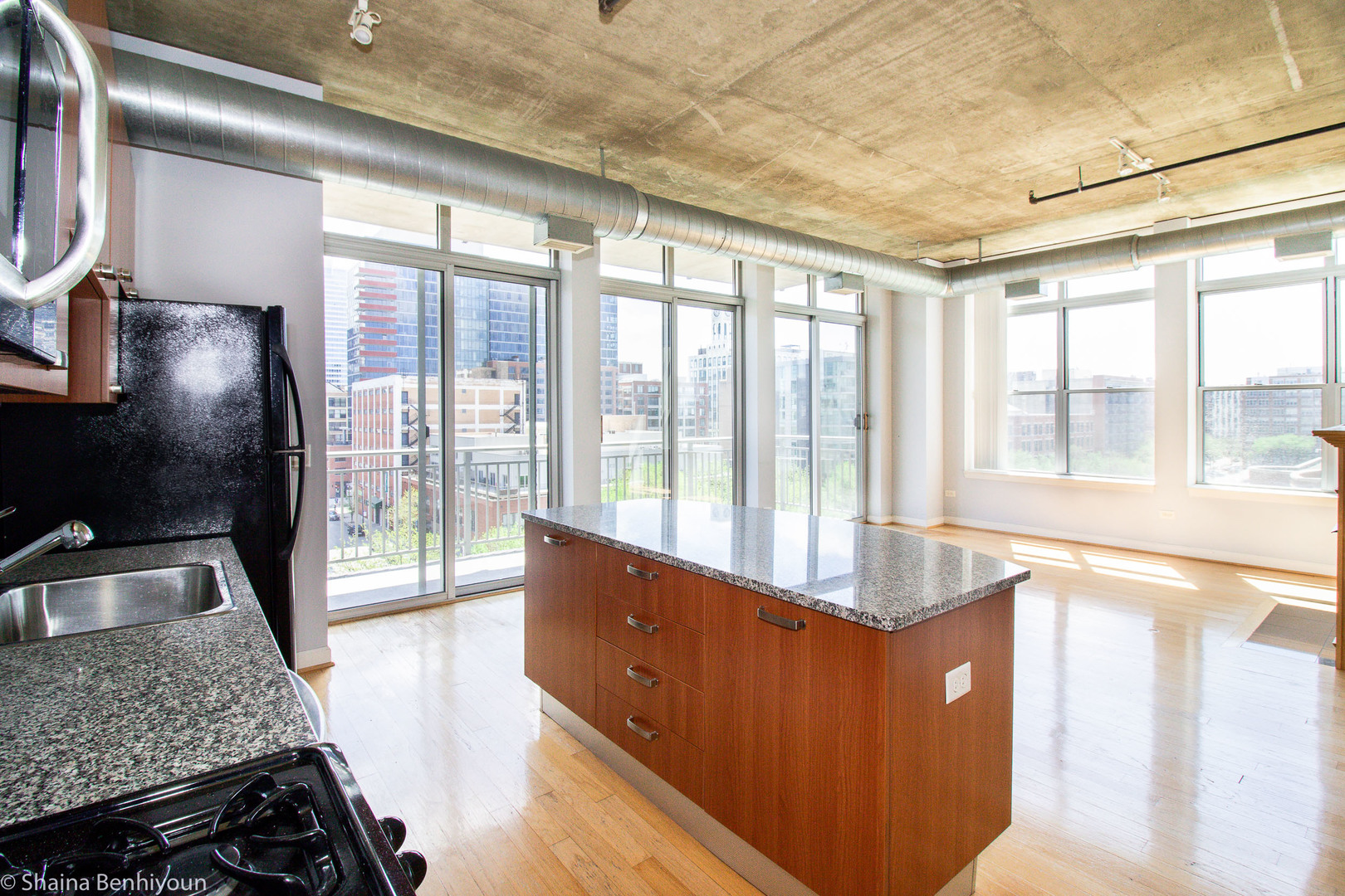 111 South Morgan Street, Unit 715 Chicago, IL 60607 - Photo 9 of 17 a kitchen with large window