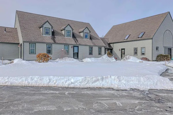 $335,000 | 35 Montrose Drive, Stratham, NH 03885