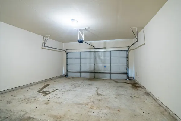 $2,000 | 1610 Juniper Knoll Way, Conroe, TX 77301
