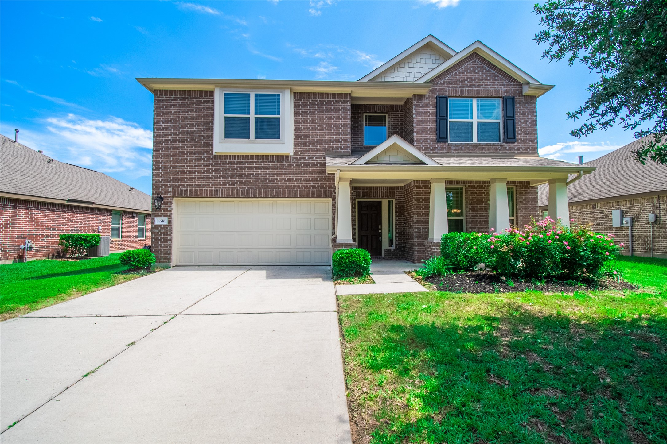 1610 Juniper Knoll Way Conroe, TX 77301 - Photo 4 of 41 a front view of a house with garden