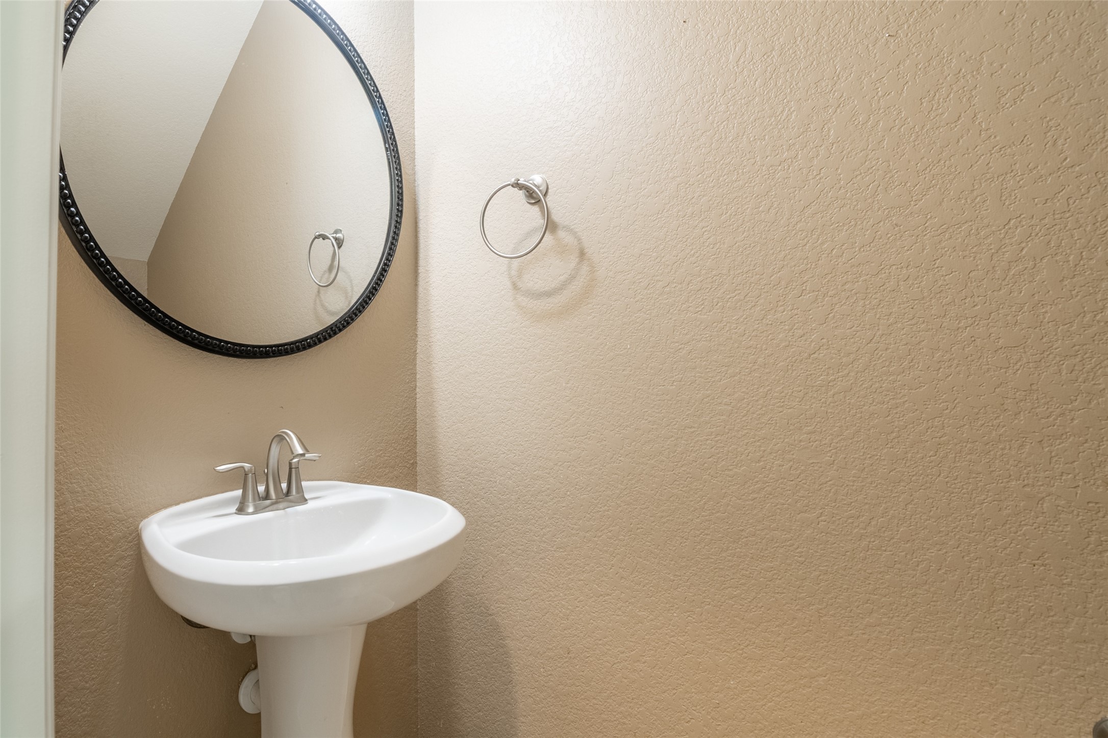 1610 Juniper Knoll Way Conroe, TX 77301 - Photo 9 of 41 a bathroom with a sink and a mirror