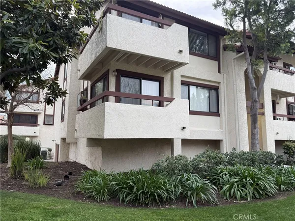 $2,800 | 27948 Tyler Lane, Unit 439, Canyon Country, CA 91387