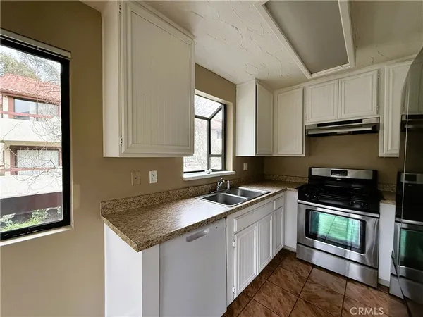 $2,800 | 27948 Tyler Lane, Unit 439, Canyon Country, CA 91387